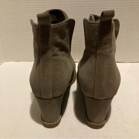 Blondo Karla Tan Suede Wedge Ankle Booties Waterproof Size 9.5 M - Picture 9 of 10